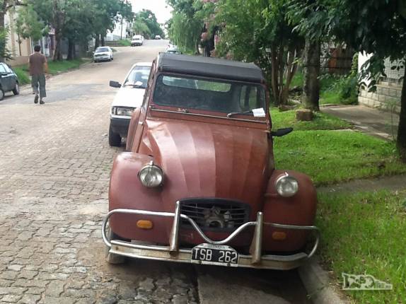 Carro antigo típico da Argentina, em Colón, fronteira com o Uruguai